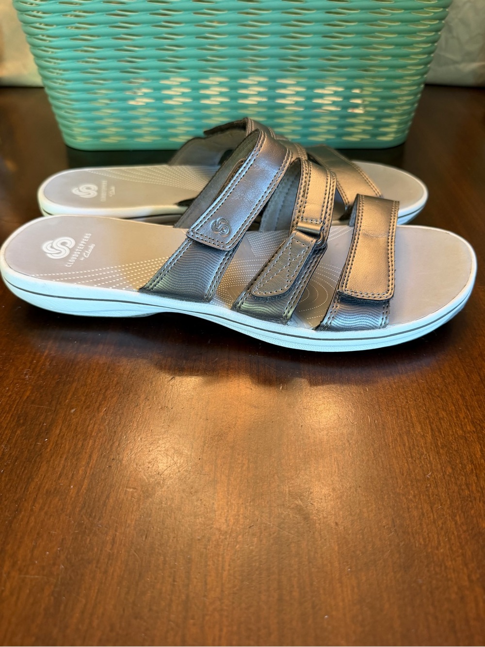 Cloudsteppers By Clarks Brinkley Coast Sandal Strappy Silver SlipOn Flats SZ 10 - Picture 3 of 7